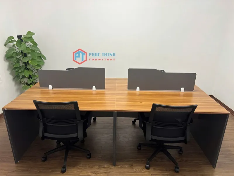 Cum bàn làm việc 4 chỗ thiết kế module cho văn phòng SME